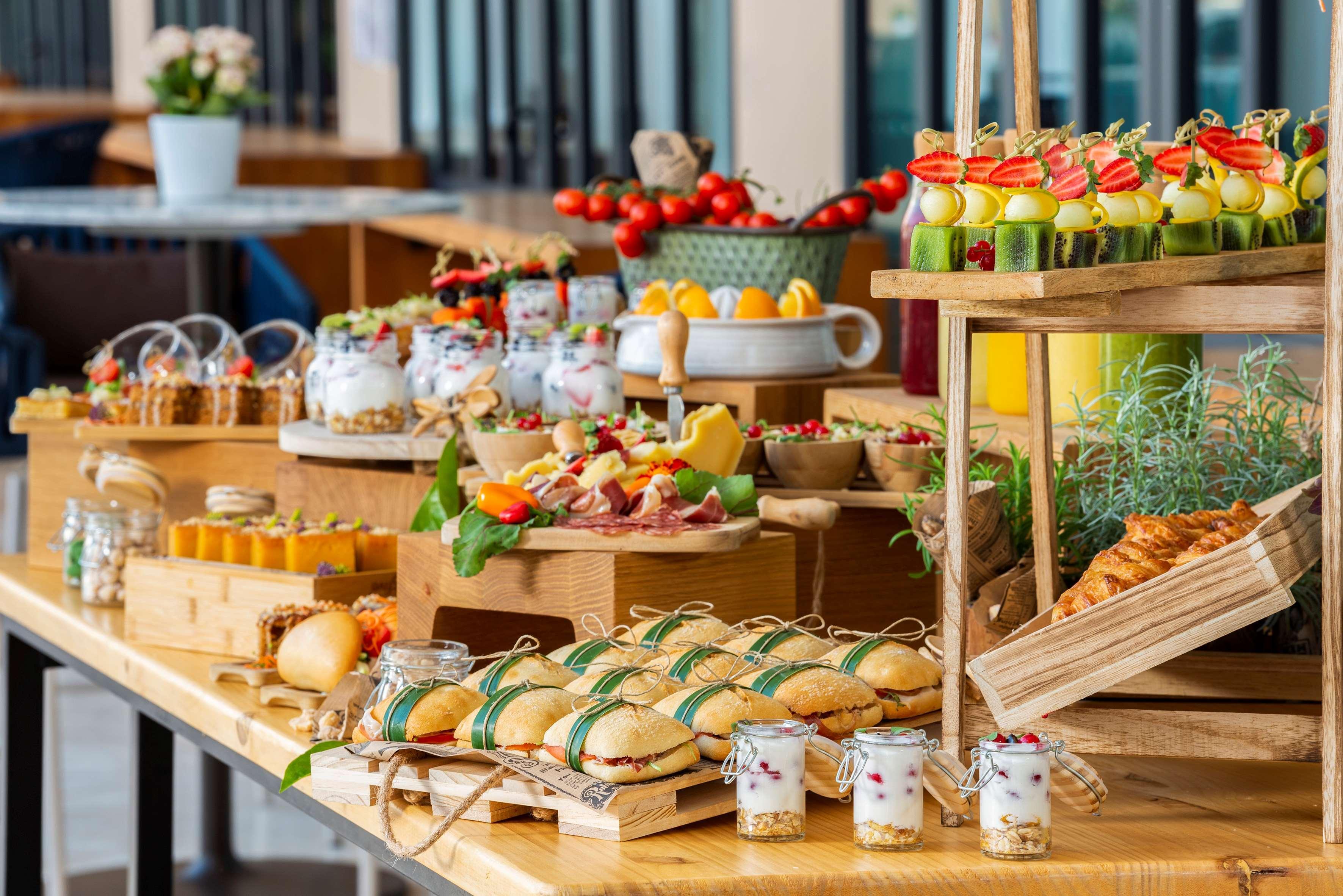 Gran Melia Palacio De Isora Resort & Spa Alcala  Exterior photo A buffet at a hotel