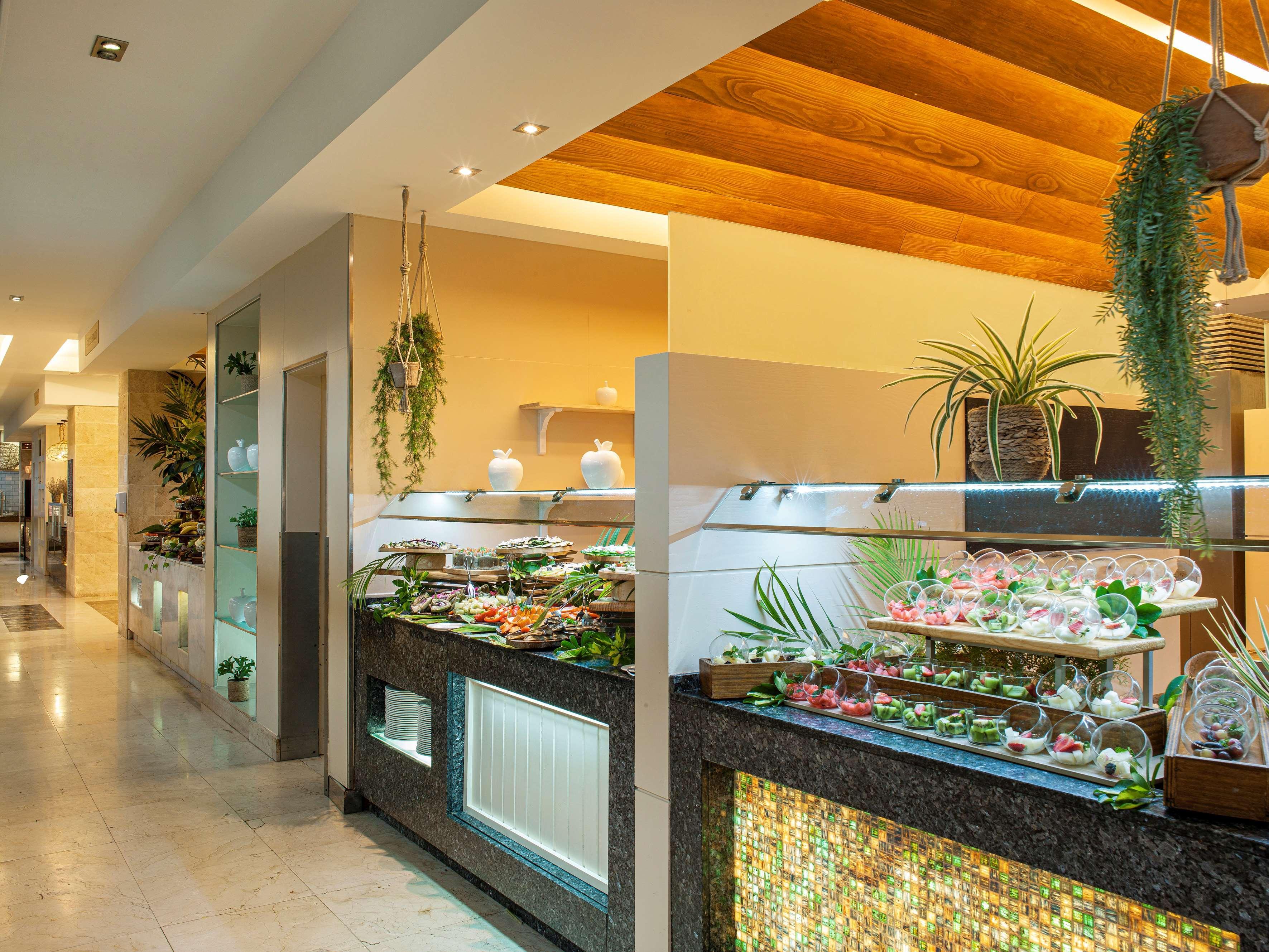 Gran Melia Palacio De Isora Resort & Spa Alcala  Exterior photo A buffet at a hotel