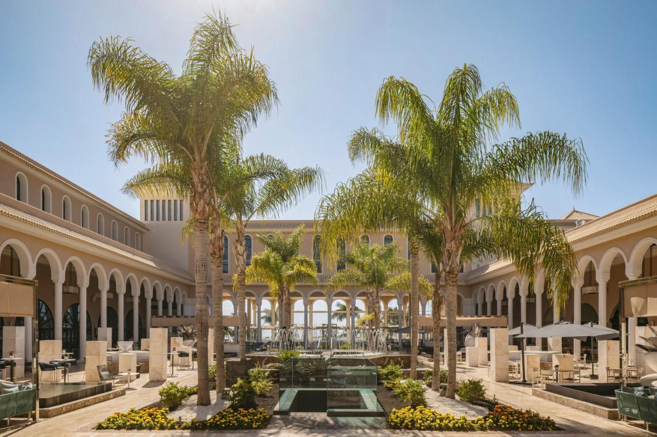 Gran Melia Palacio De Isora Resort & Spa Alcala  Exterior photo The hotel's courtyard